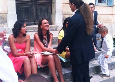 magicien pour tous les événements comme les soirée closeup , mariages, anniversaire adulte , -